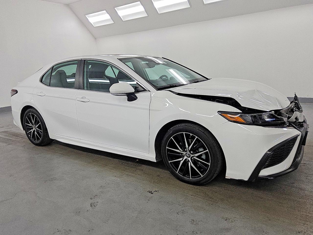 2023 TOYOTA CAMRY HYBRID SE — снимка 4