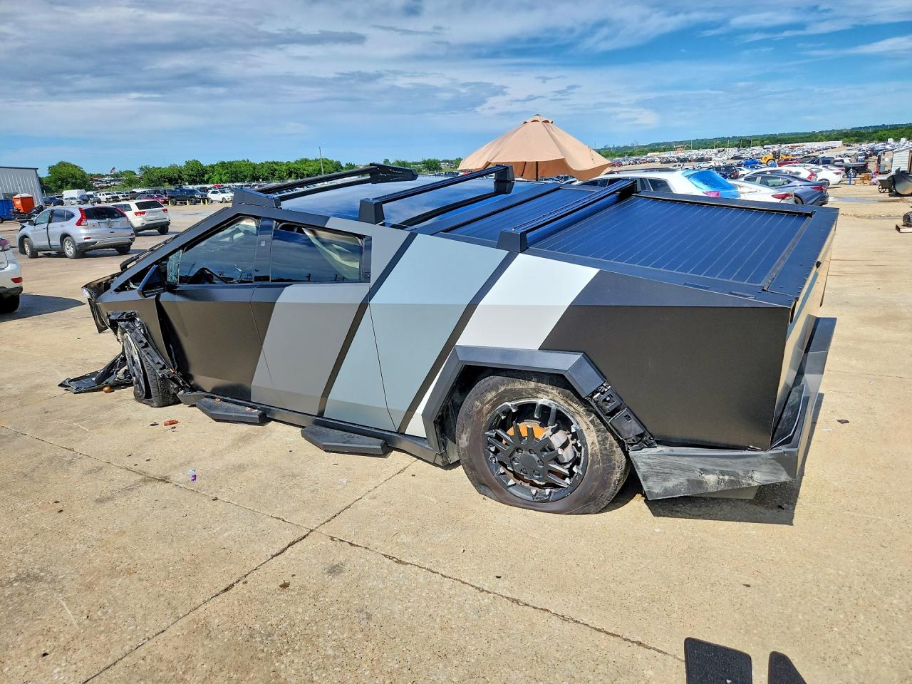 2025 TESLA CYBERTRUCK — снимка 2