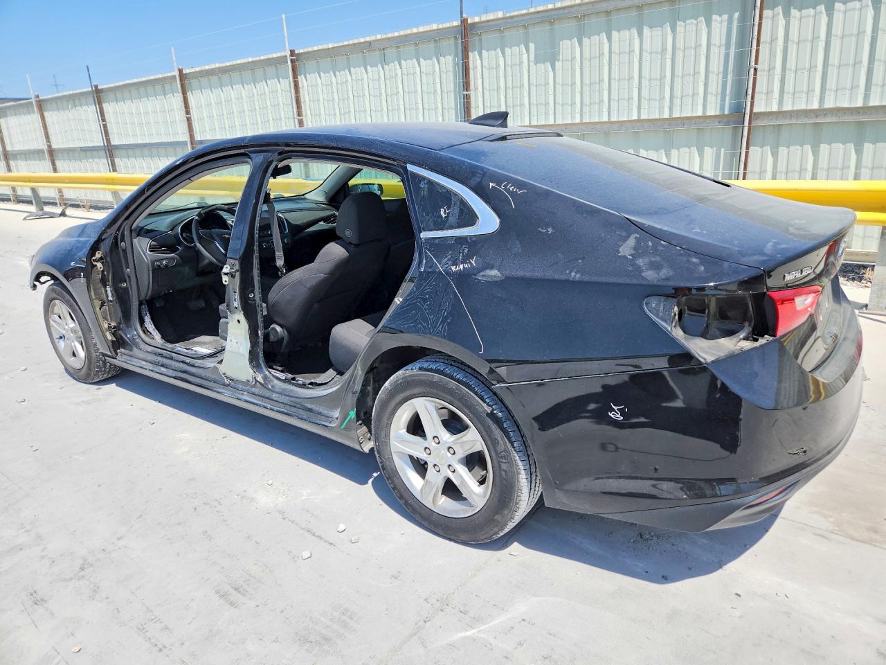 2021 CHEVROLET MALIBU LS — снимка 2