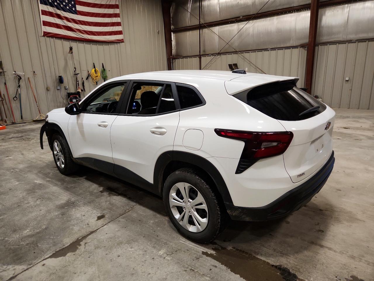 2025 CHEVROLET TRAX LS — снимка 2