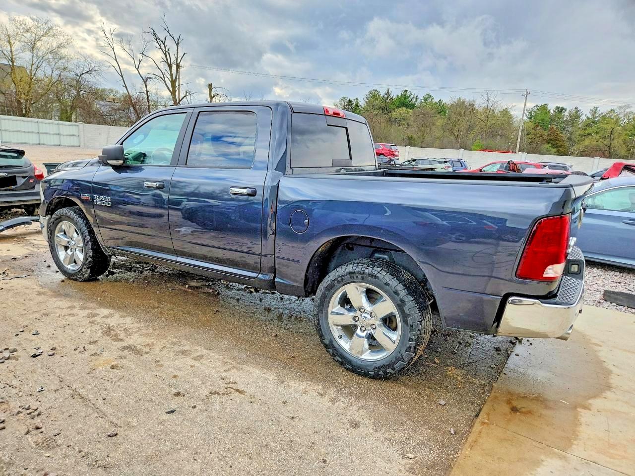 2017 RAM 1500 SLT — снимка 2