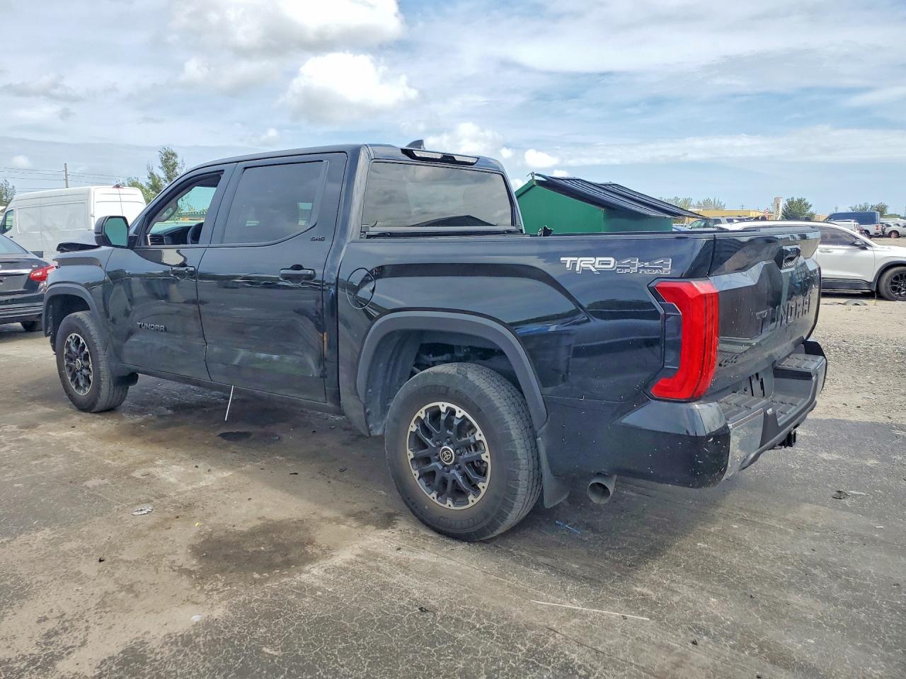 2023 TOYOTA TUNDRA SR5 — снимка 2