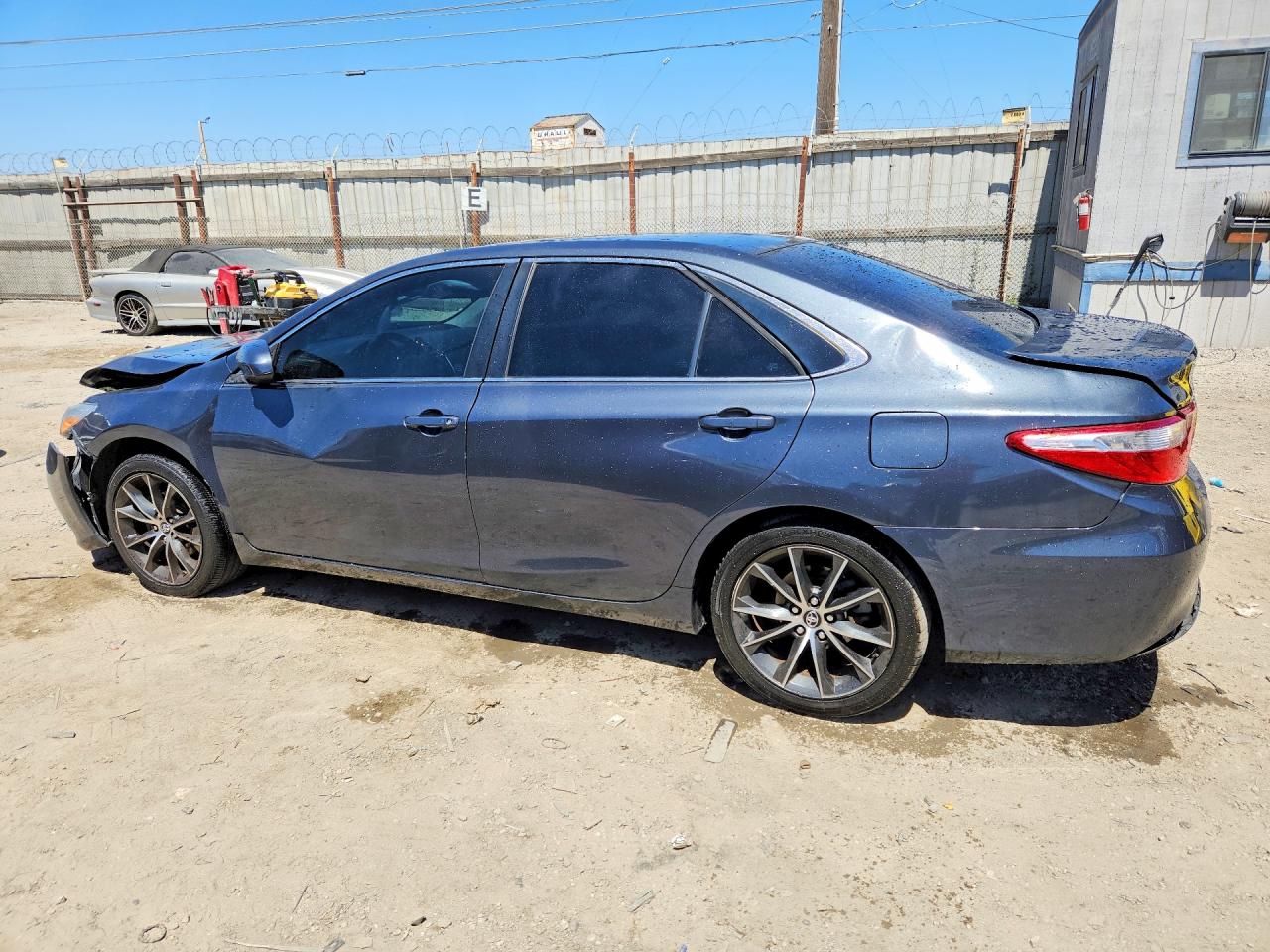 2016 TOYOTA CAMRY LE — снимка 2