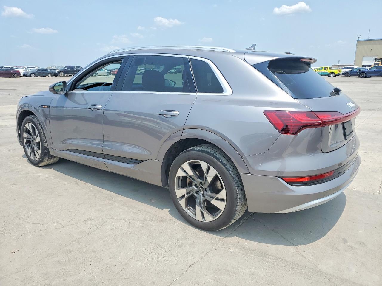 2021 AUDI E-TRON PREMIUM — снимка 2