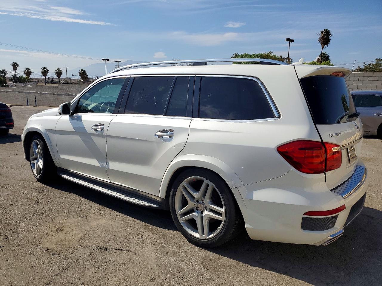 2015 MERCEDES-BENZ GL 550 4MATIC — снимка 2