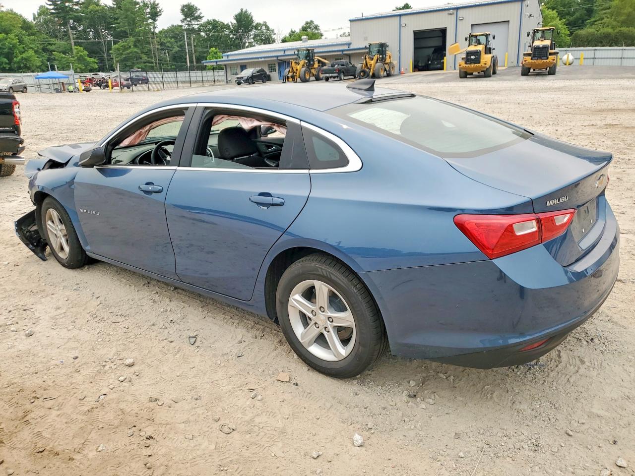 2024 CHEVROLET MALIBU LS — снимка 2