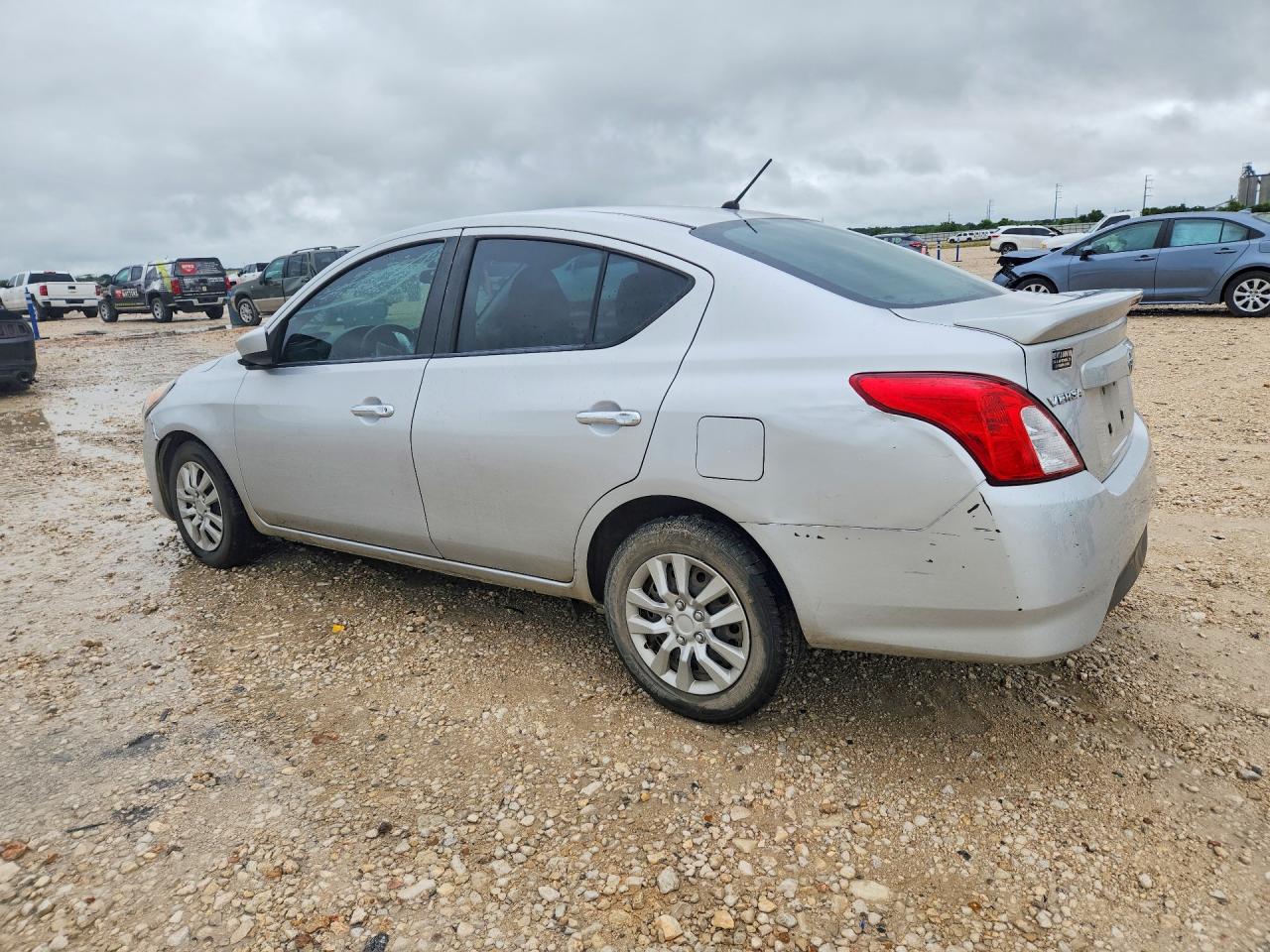 2018 NISSAN VERSA SV — снимка 2