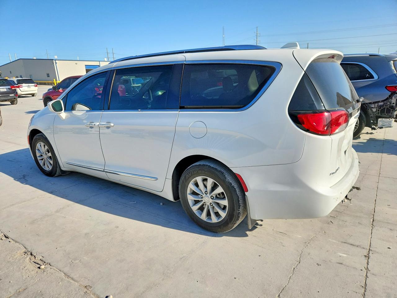 2019 CHRYSLER PACIFICA TOURING L — снимка 2