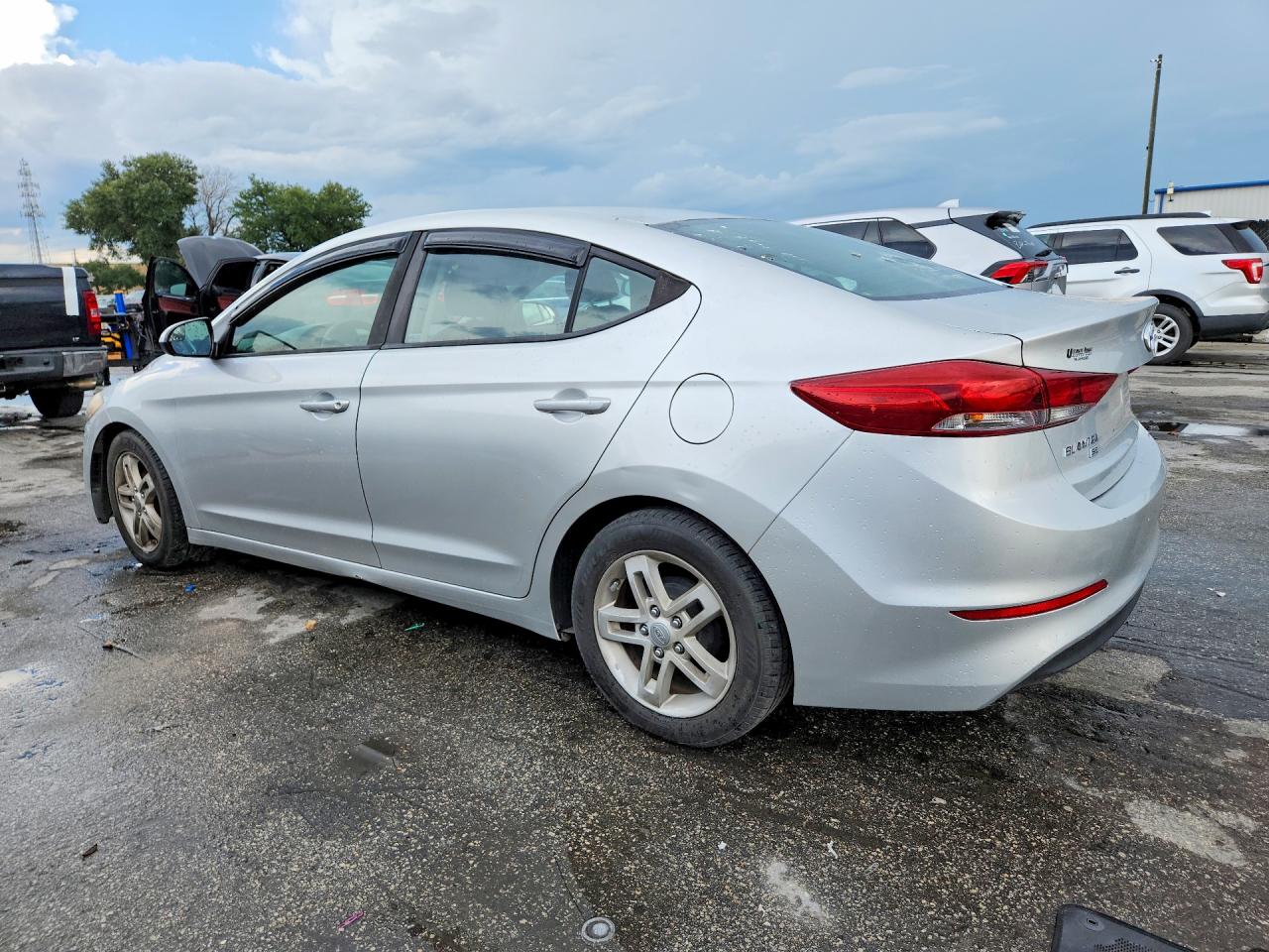 2018 HYUNDAI ELANTRA SE — снимка 2