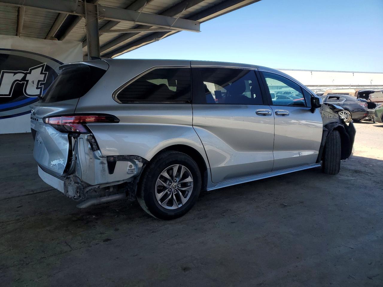 2022 TOYOTA SIENNA LE — снимка 3