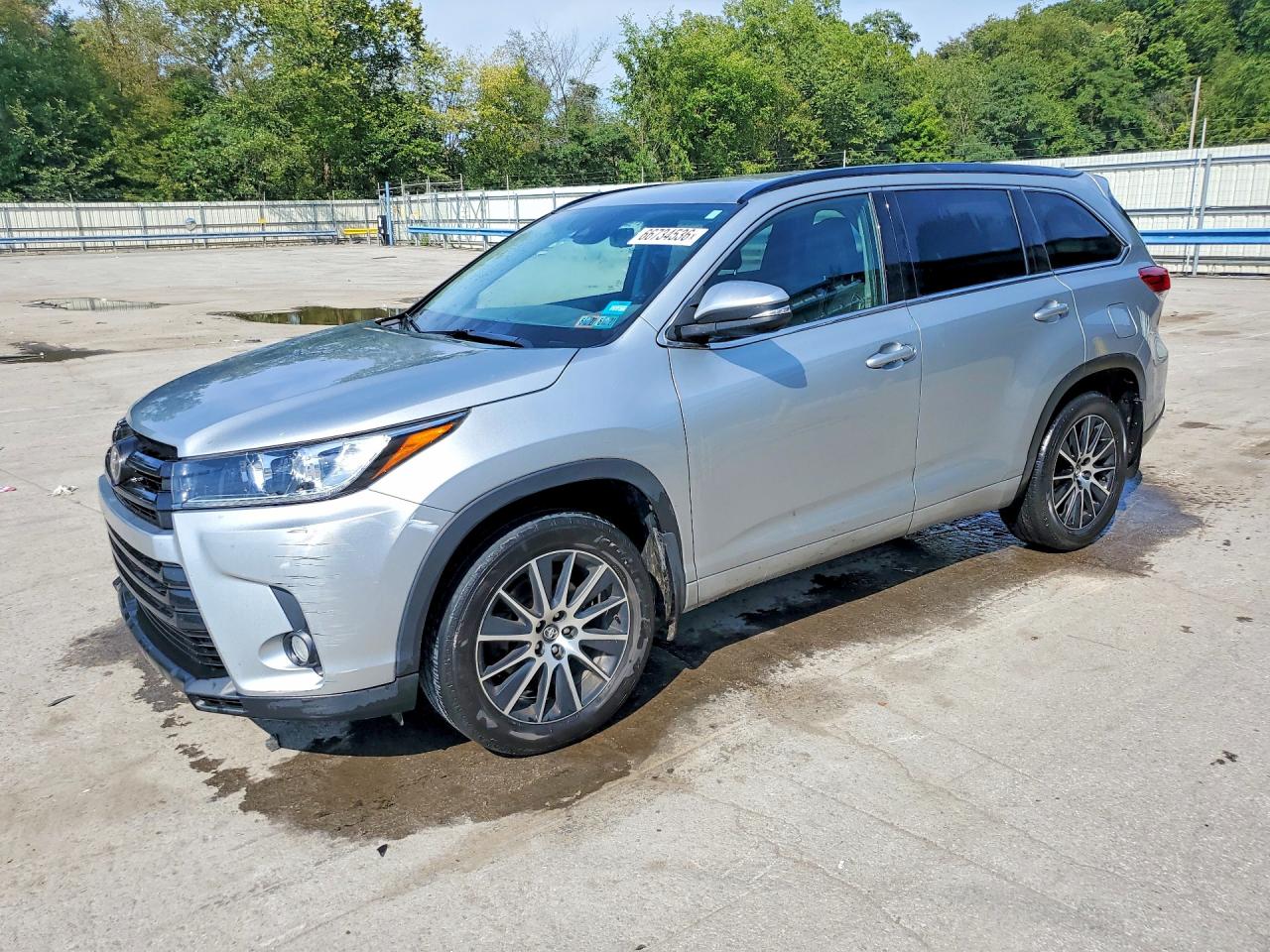 2017 TOYOTA HIGHLANDER SE