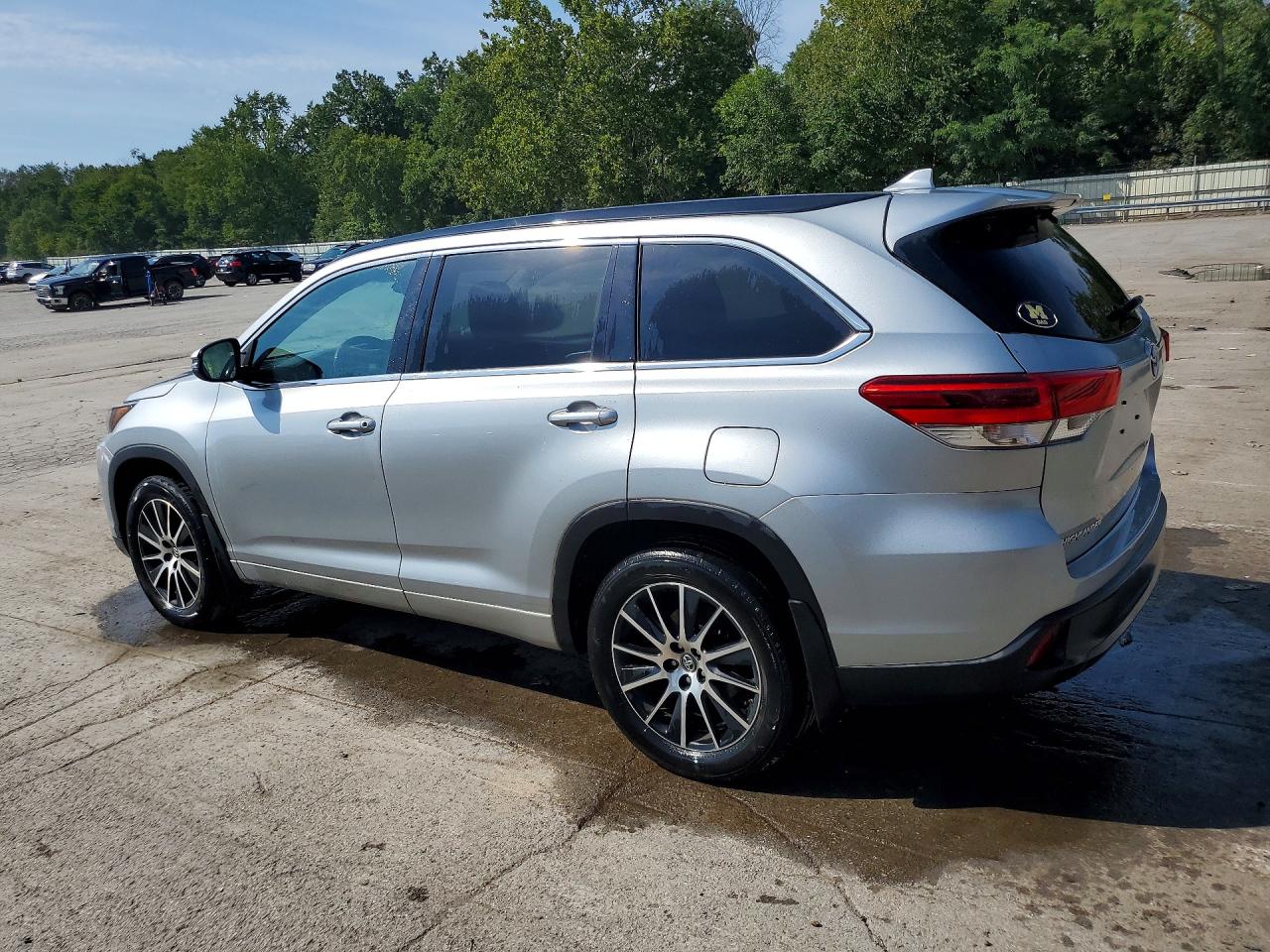 2017 TOYOTA HIGHLANDER SE — снимка 2