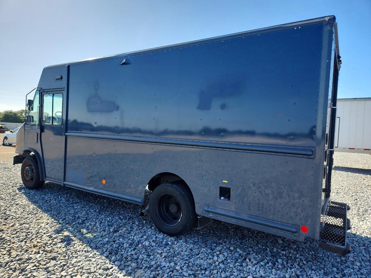 2021 FORD F59 — снимка 2
