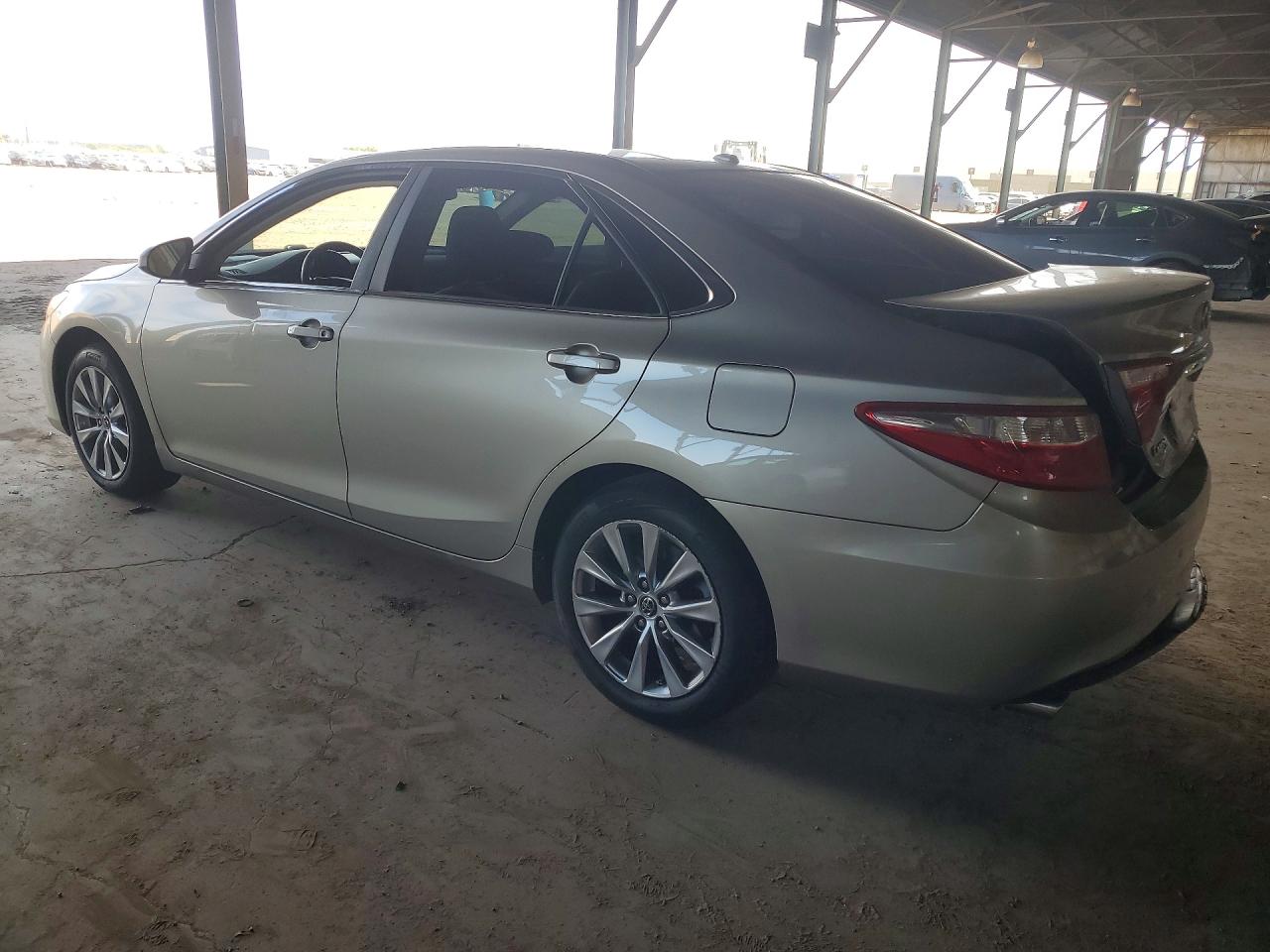 2015 TOYOTA CAMRY XLE V6 — снимка 2
