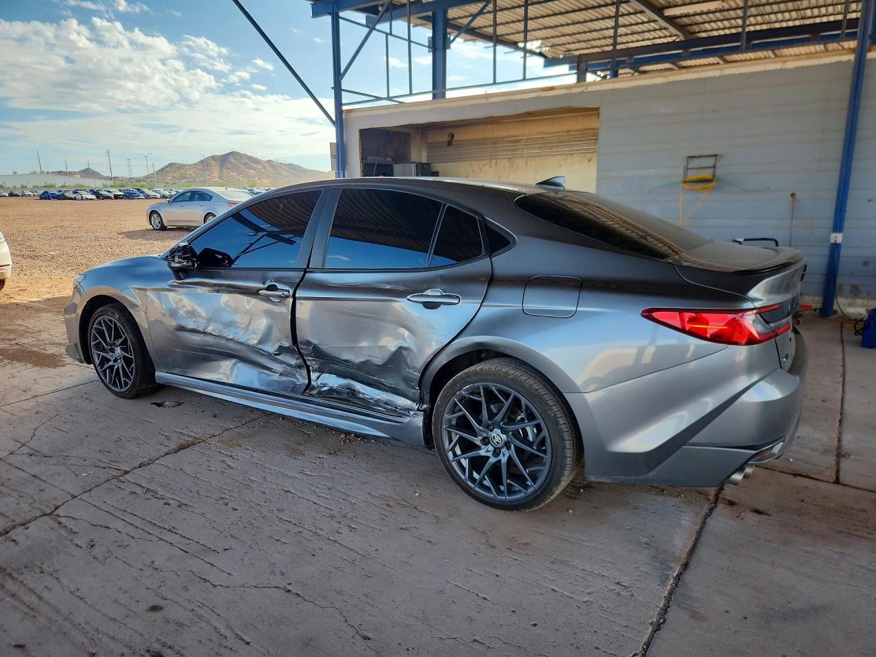 2025 TOYOTA CAMRY XSE — снимка 2