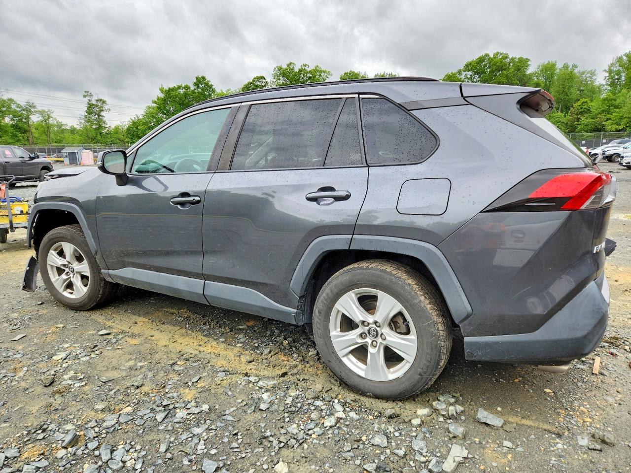 2020 TOYOTA RAV4 XLE — снимка 2