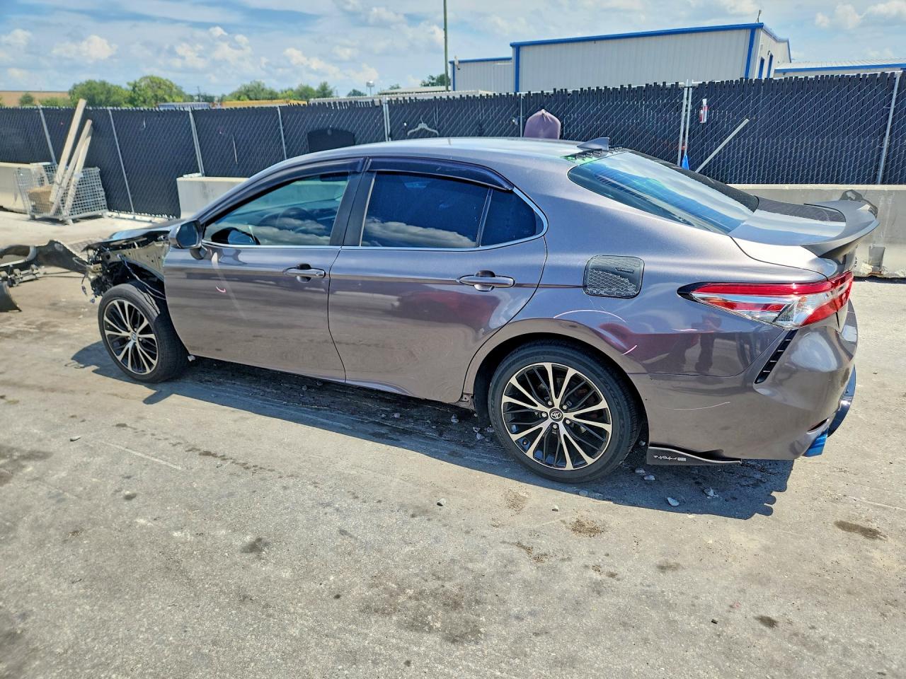 2019 TOYOTA CAMRY SE — снимка 2