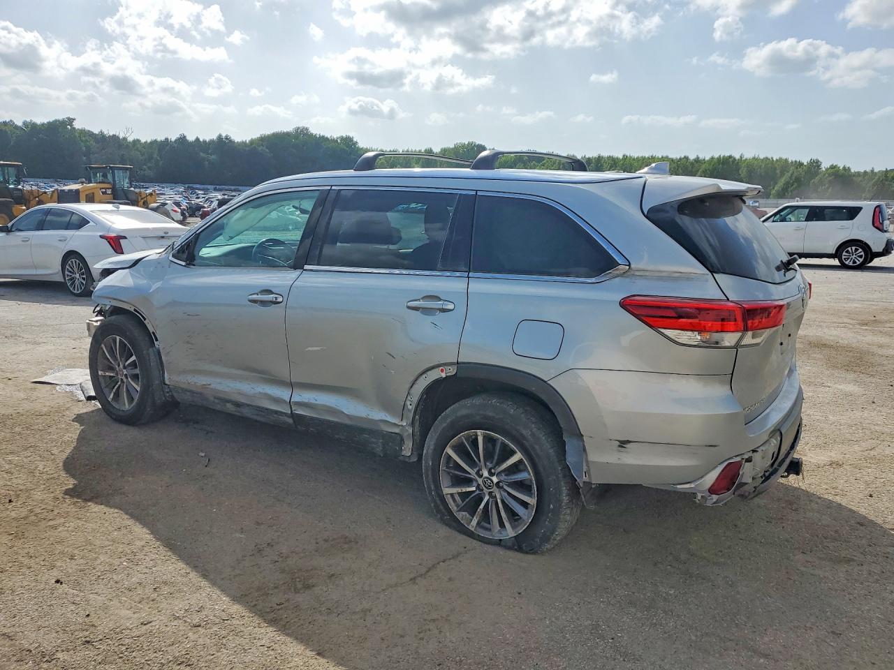 2019 TOYOTA HIGHLANDER XLE — снимка 2