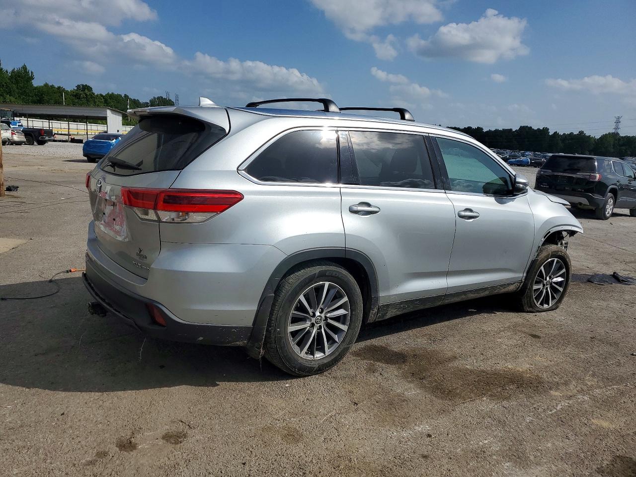 2019 TOYOTA HIGHLANDER XLE — снимка 3