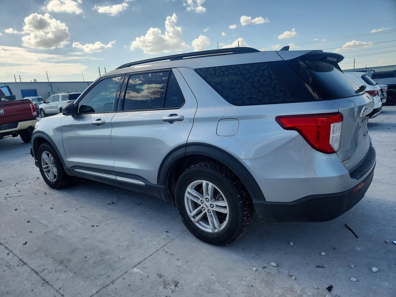 2021 FORD EXPLORER XLT — снимка 2