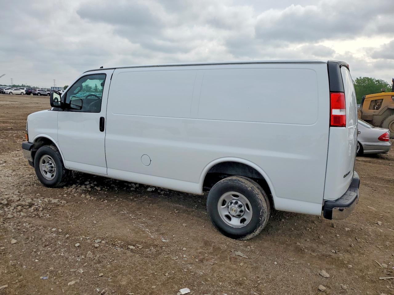 2023 CHEVROLET EXPRESS G2500 4LT — снимка 2