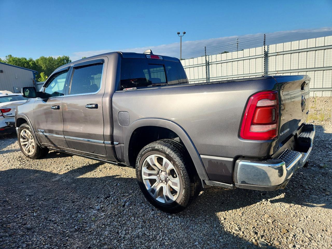 2022 RAM 1500 LIMITED — снимка 2