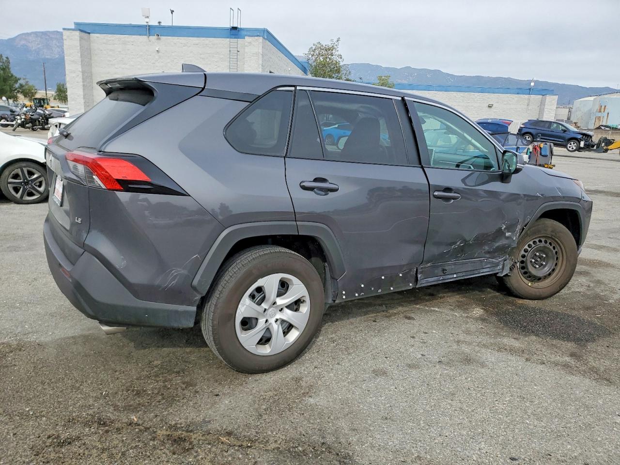 2025 TOYOTA RAV4 LE — снимка 3