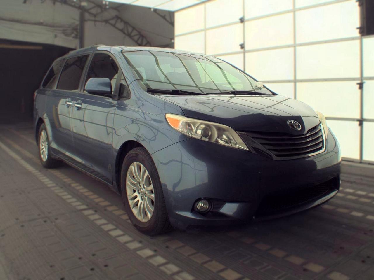 2016 TOYOTA SIENNA XLE 8-PASSENGER