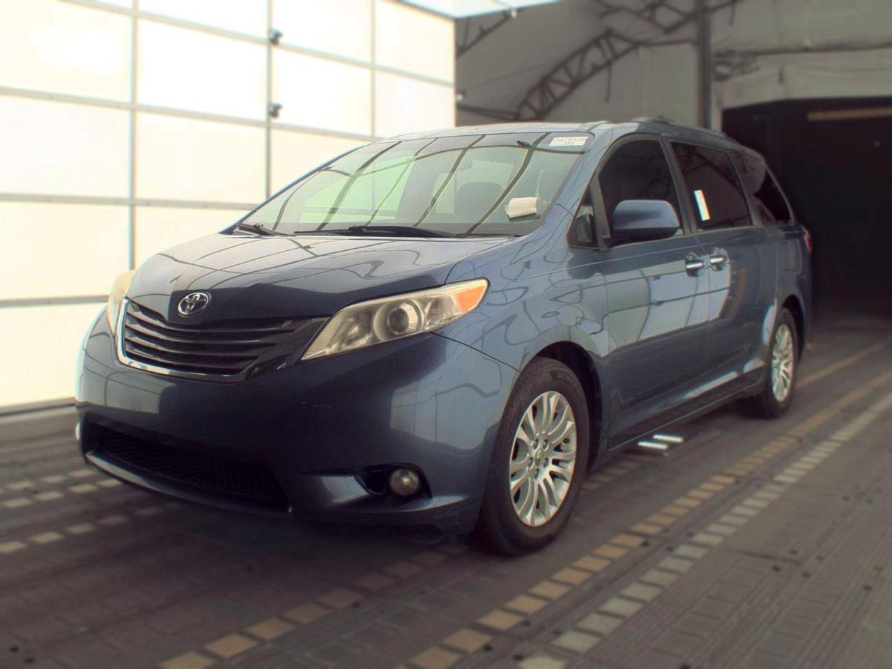 2016 TOYOTA SIENNA XLE 8-PASSENGER — снимка 2