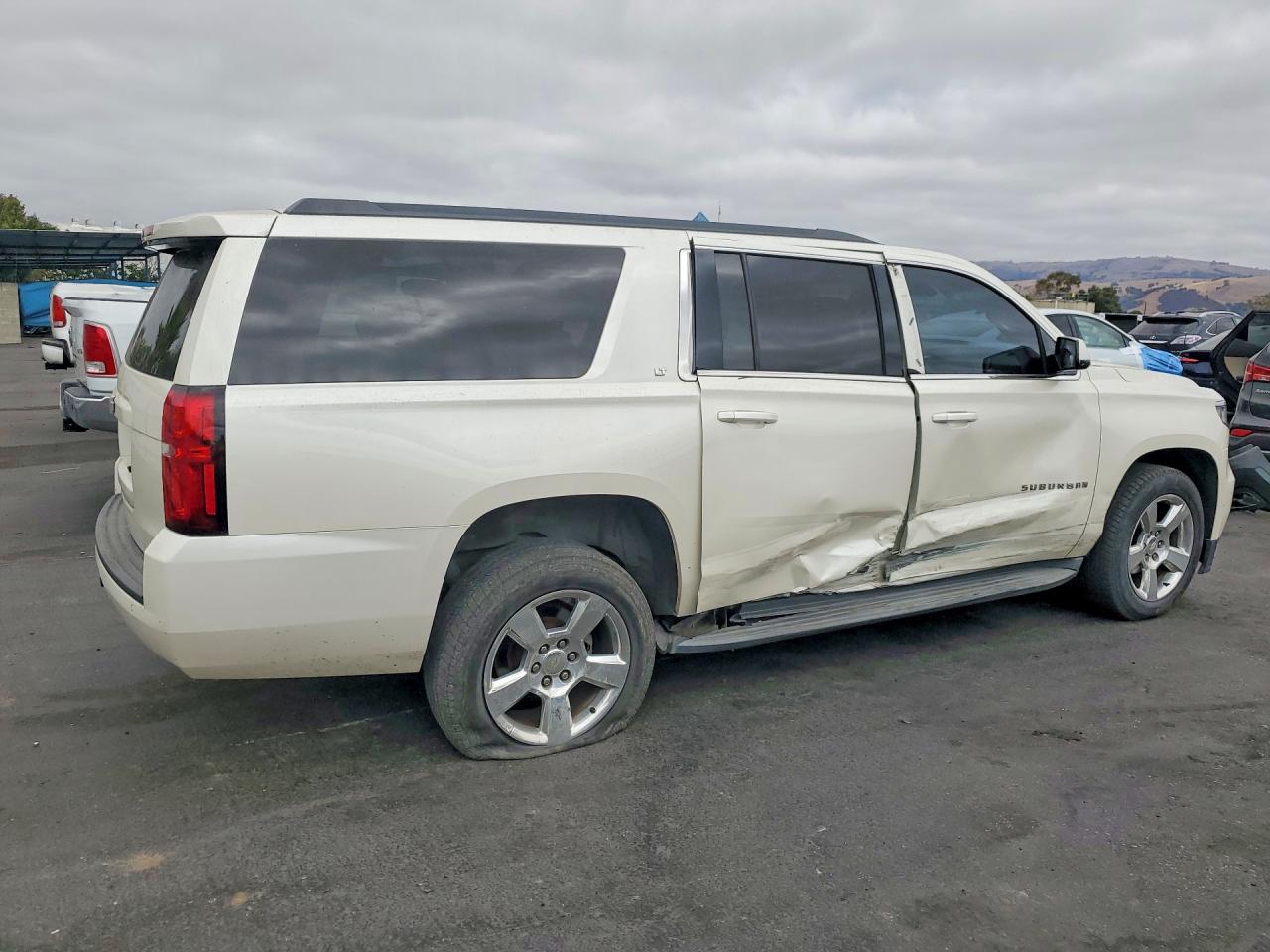 2015 CHEVROLET SUBURBAN K1500 LT — снимка 3