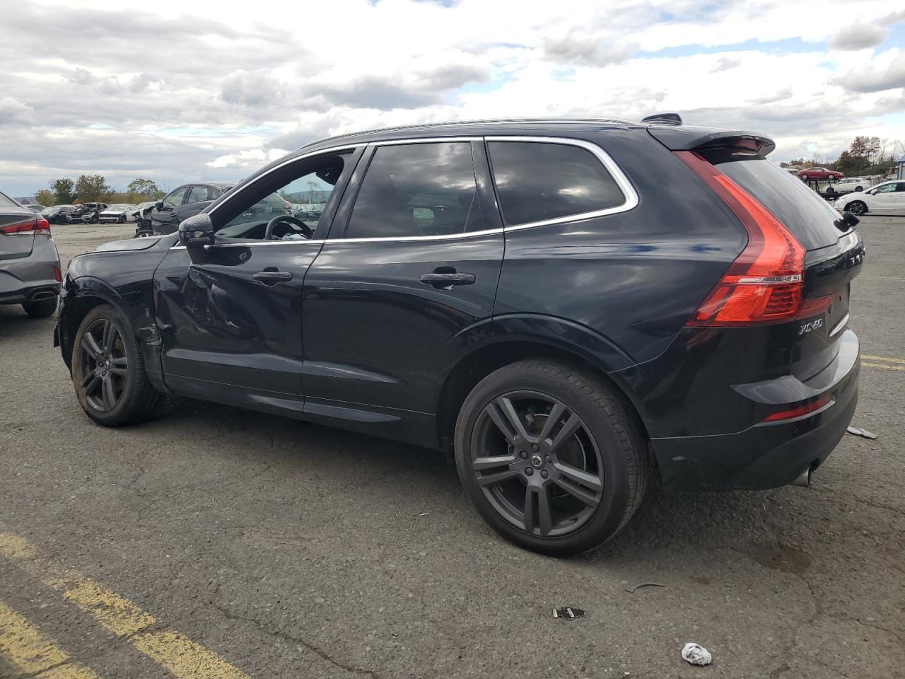 2021 VOLVO XC60 T5 MOMENTUM — снимка 2