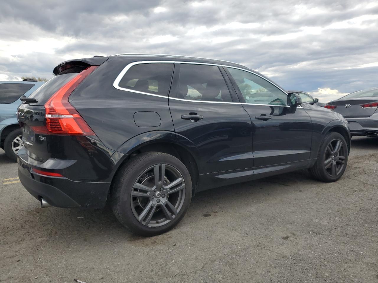 2021 VOLVO XC60 T5 MOMENTUM — снимка 3