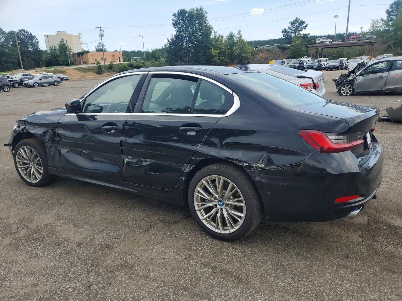 2024 BMW 330E — снимка 2