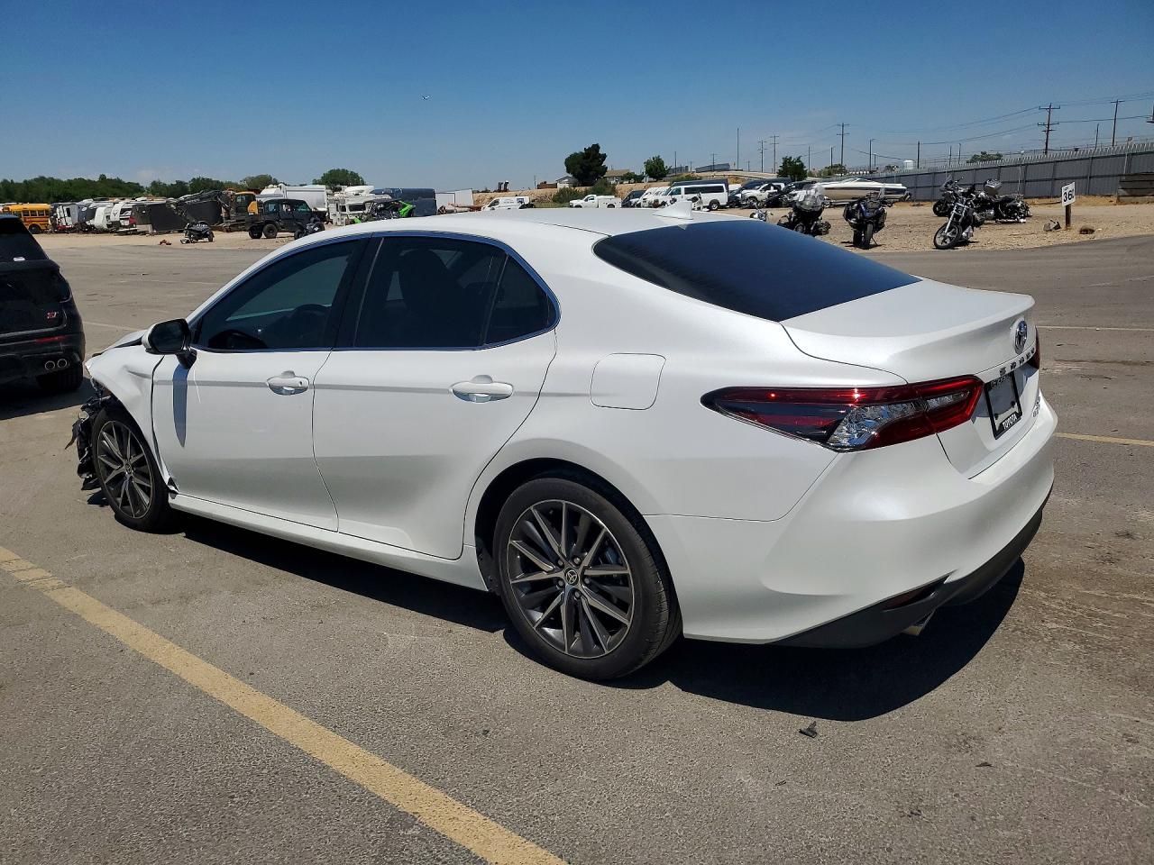2023 TOYOTA CAMRY XLE — снимка 2