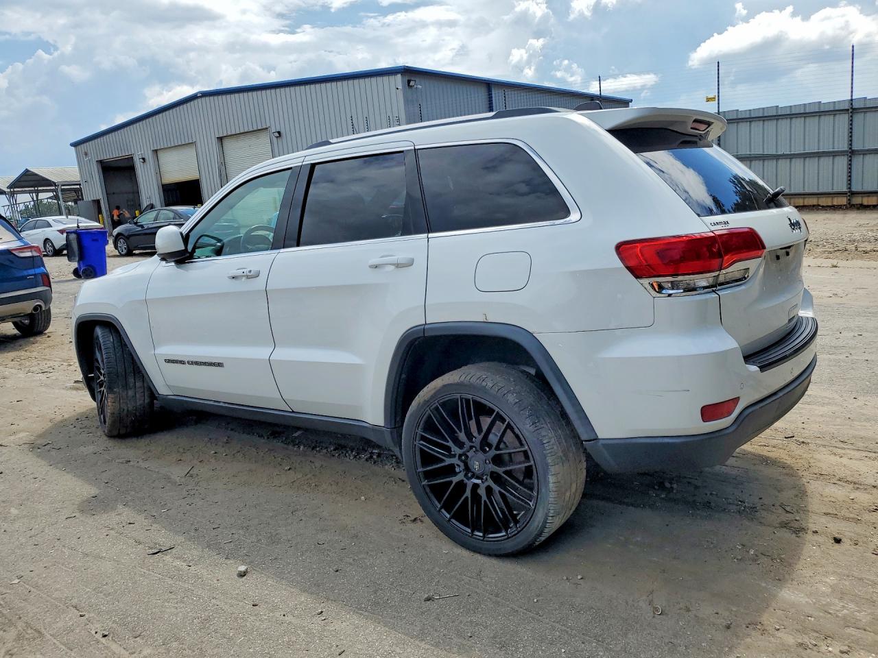 2017 JEEP GRAND CHEROKEE LAREDO — снимка 2