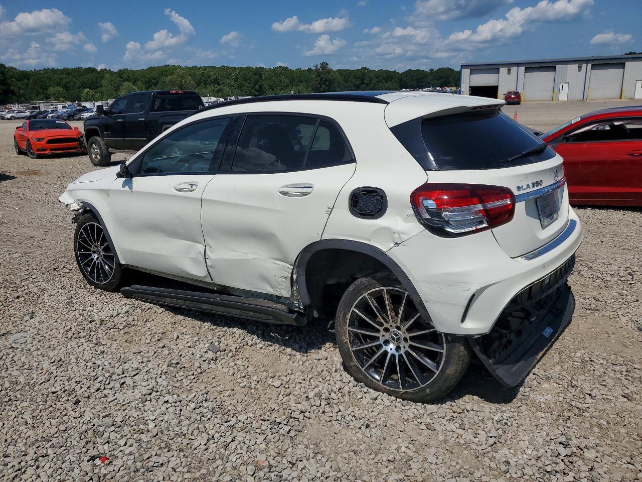 2018 MERCEDES-BENZ GLA 250 4MATIC — снимка 2