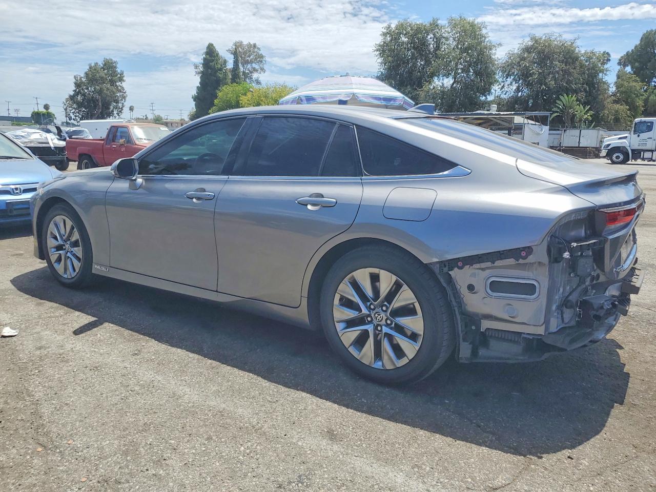 2022 TOYOTA MIRAI XLE — снимка 2