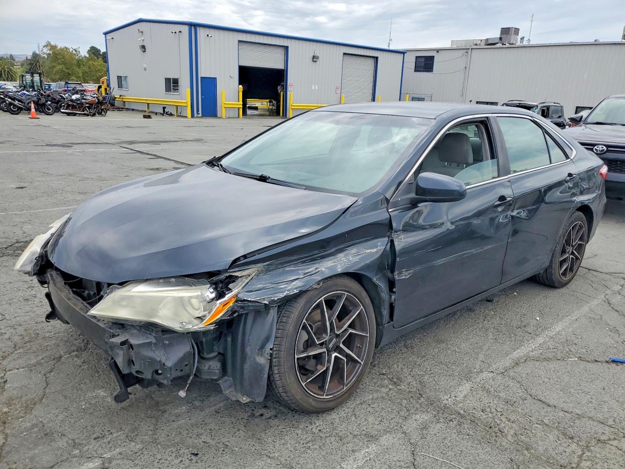 2015 TOYOTA CAMRY LE