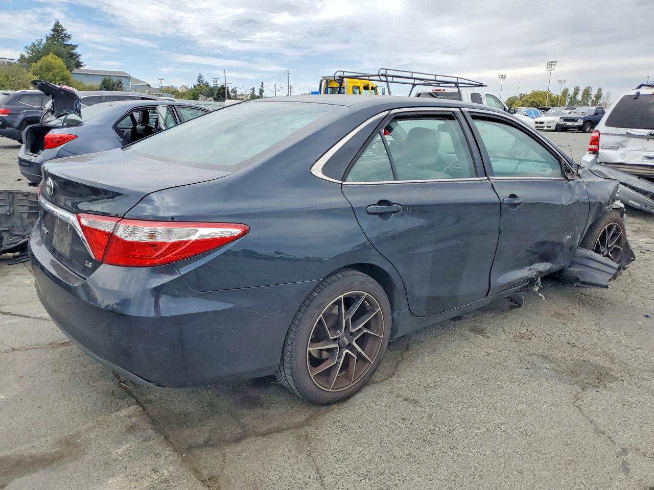 2015 TOYOTA CAMRY LE — снимка 3