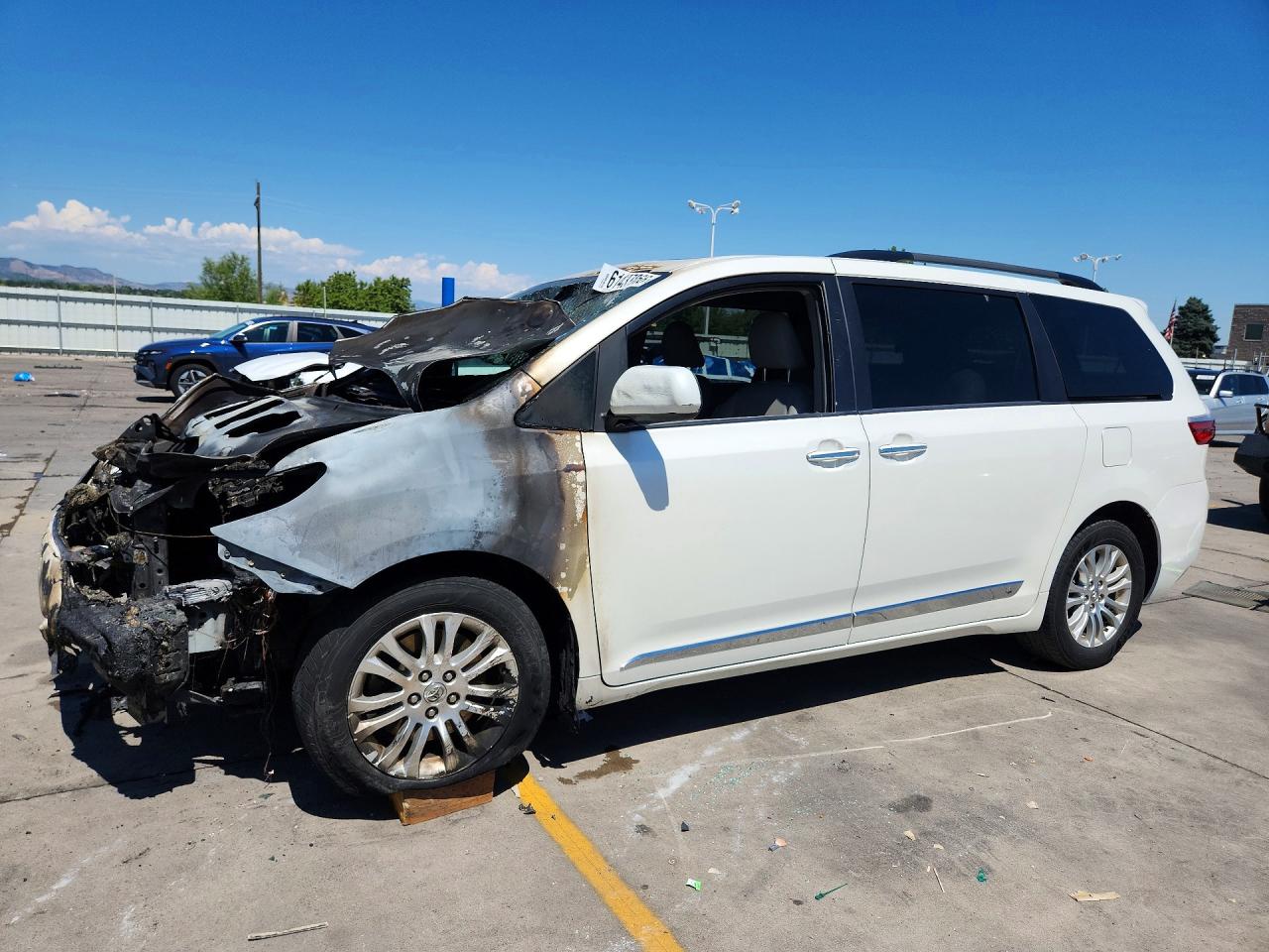 2016 TOYOTA SIENNA XLE 8-PASSENGER