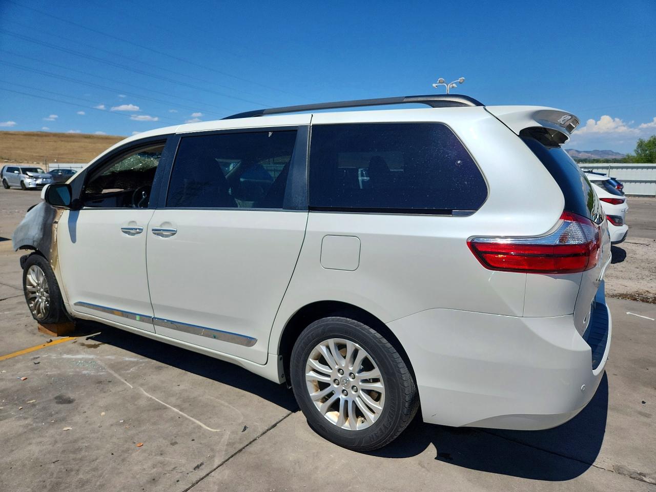 2016 TOYOTA SIENNA XLE 8-PASSENGER — снимка 2