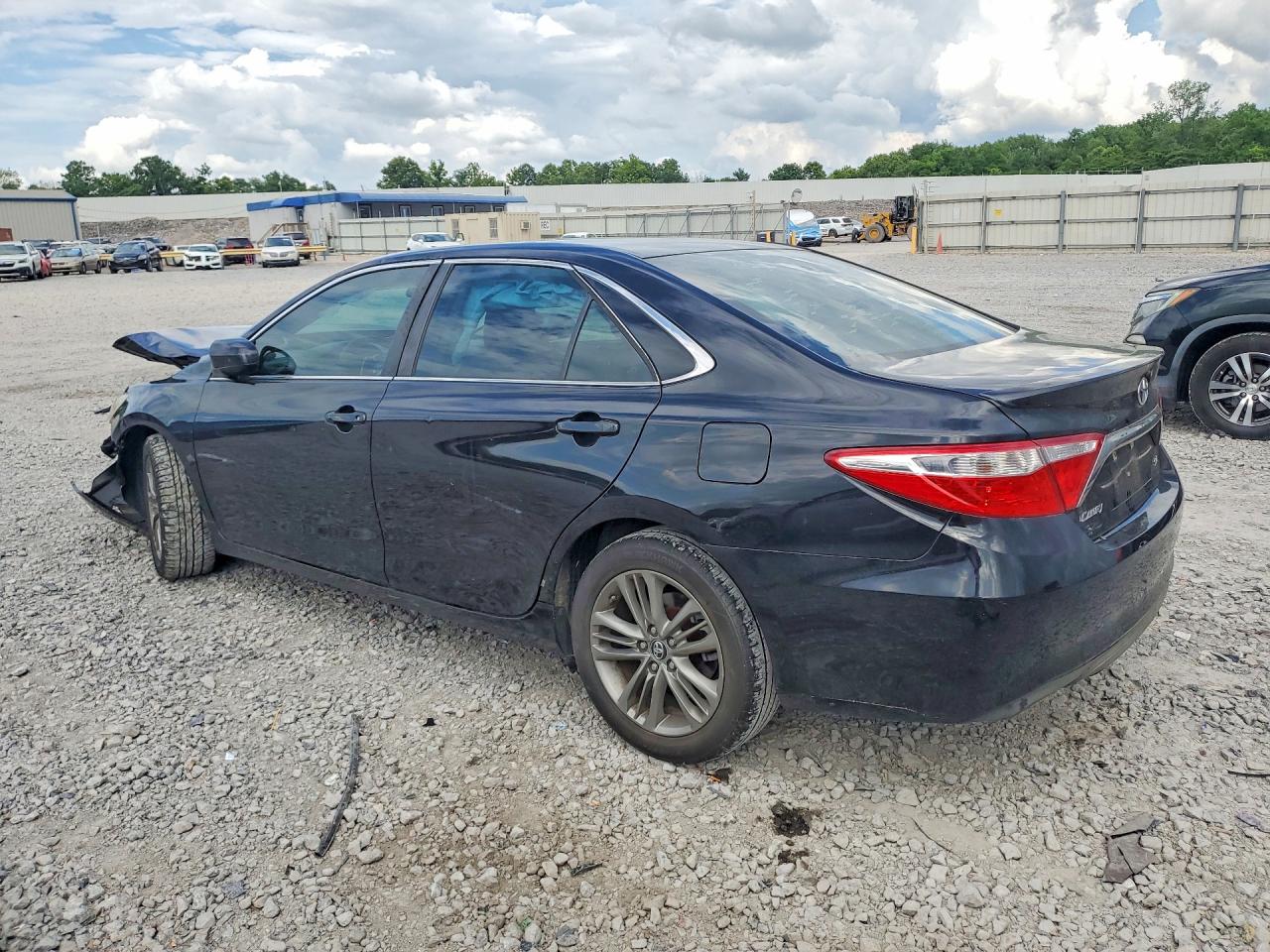 2017 TOYOTA CAMRY SE — снимка 2
