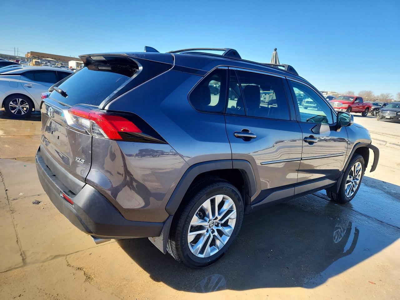 2024 TOYOTA RAV4 XLE PREMIUM — снимка 3