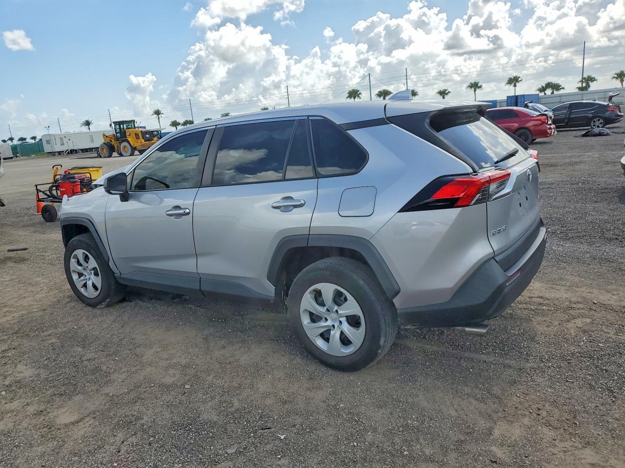 2023 TOYOTA RAV4 LE — снимка 2