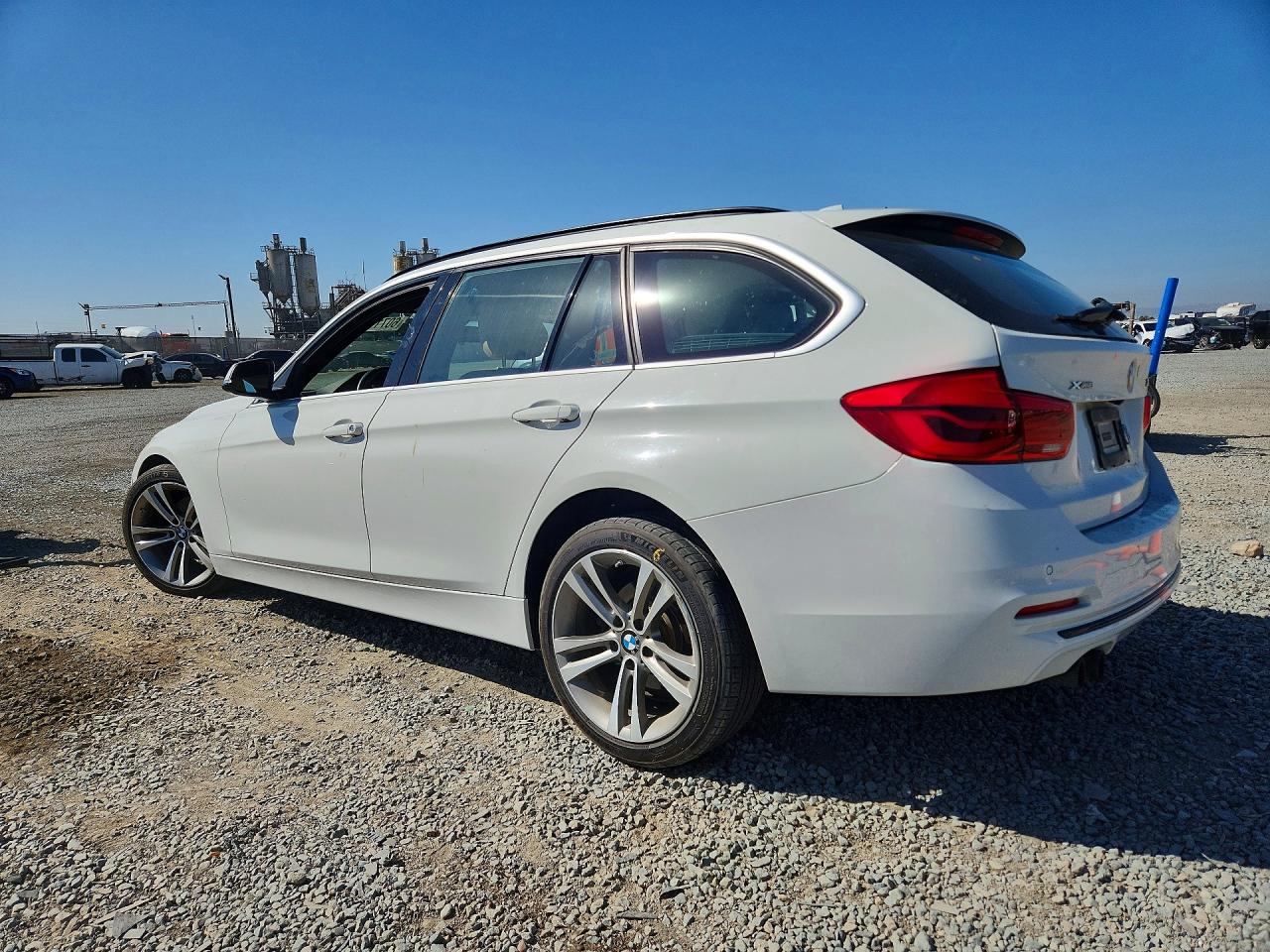 2017 BMW 330 XI — снимка 2