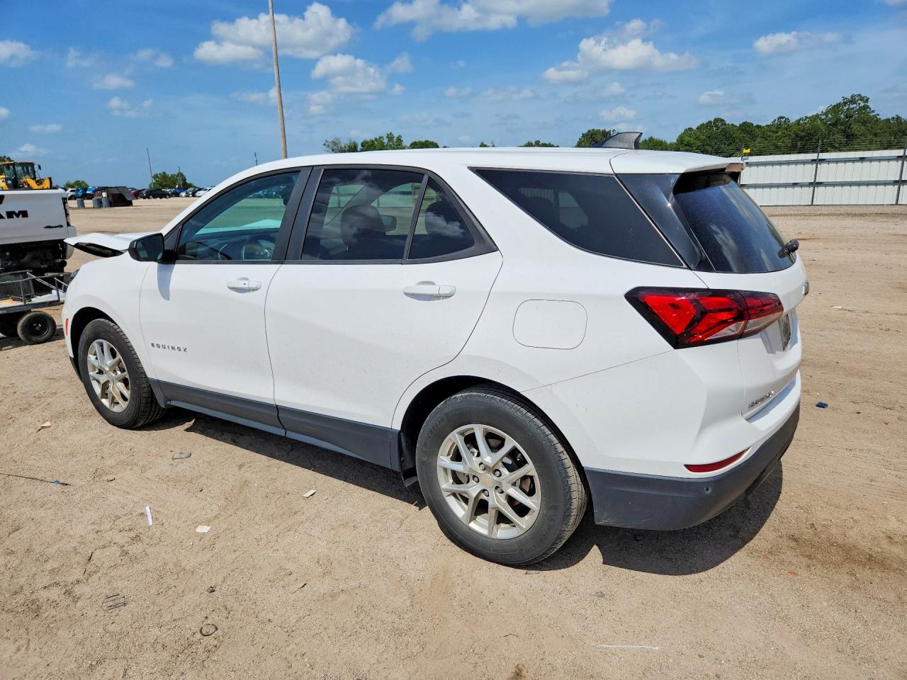 2023 CHEVROLET EQUINOX LS — снимка 2