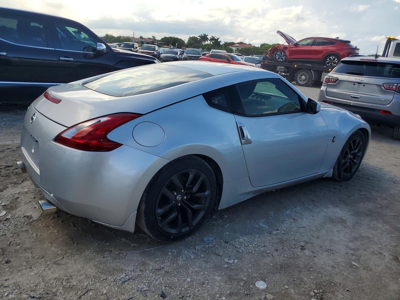 2016 NISSAN 370Z BASE — photo 3