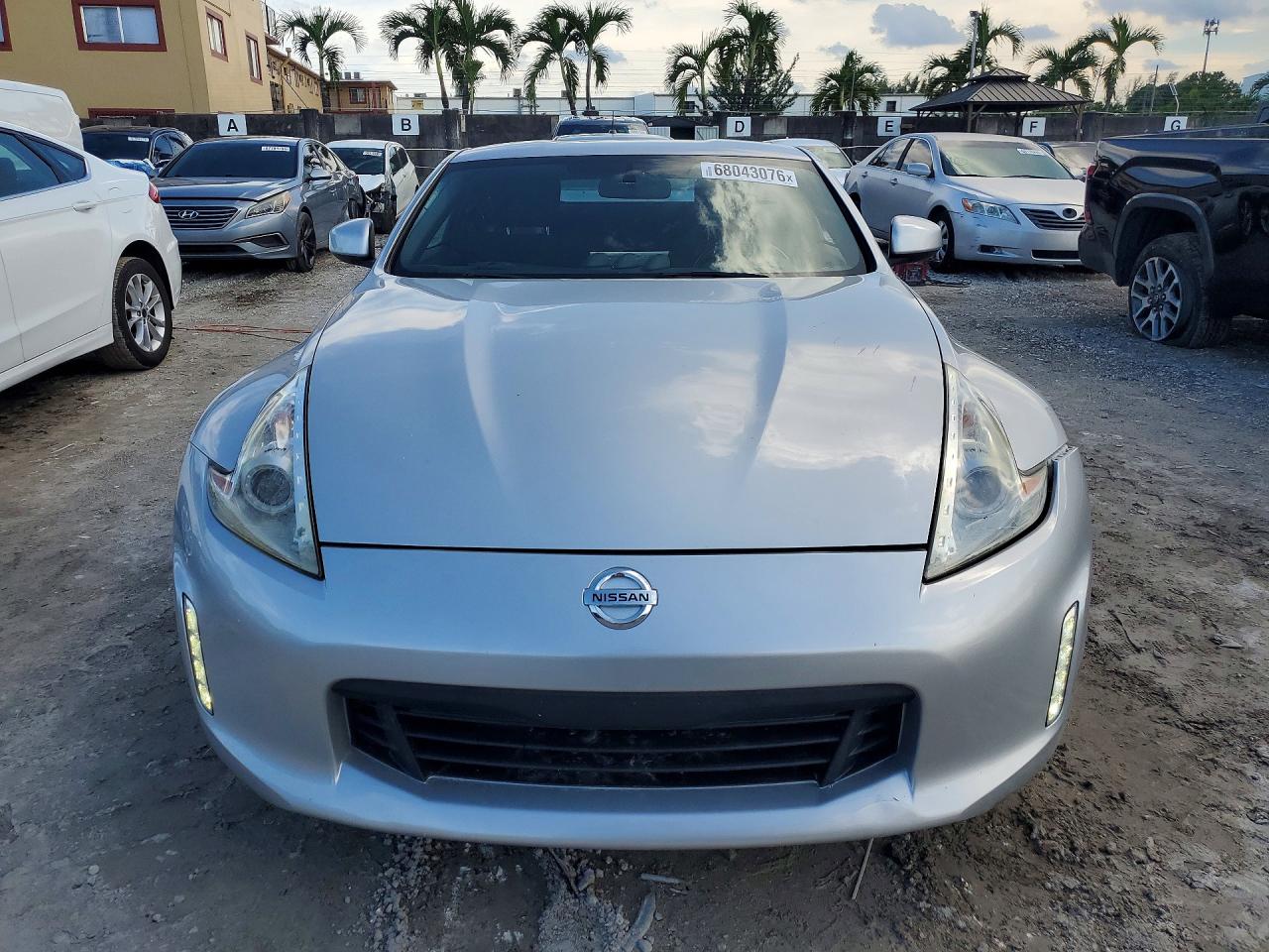 2016 NISSAN 370Z BASE — photo 5