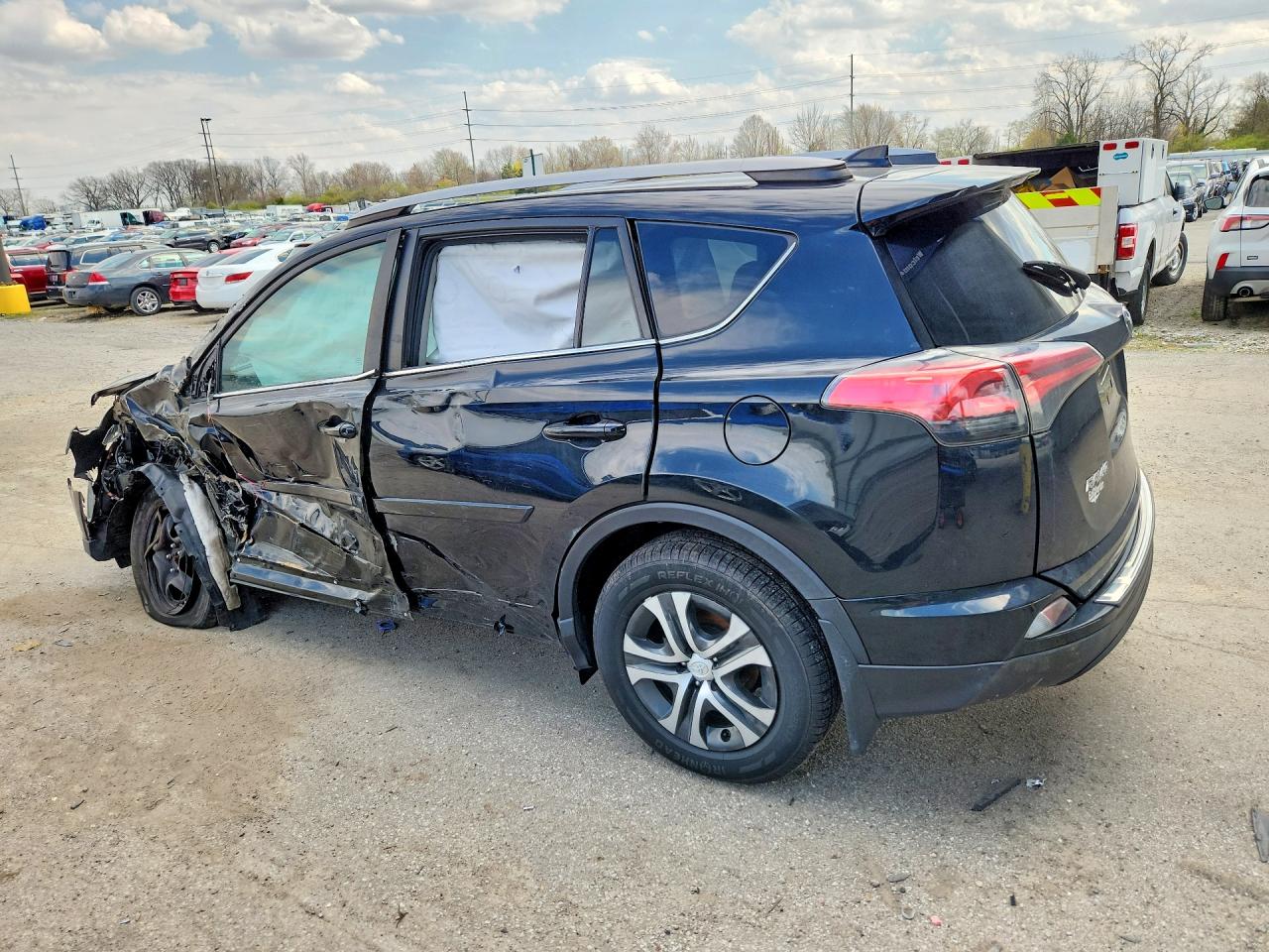 2018 TOYOTA RAV4 LE — снимка 2