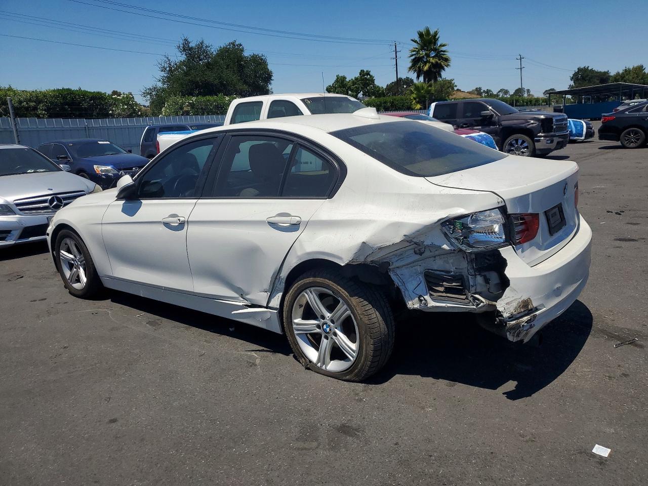 2013 BMW 320 I — снимка 2